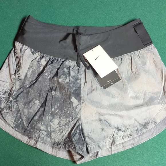 Nike Women's Silver and Black Reflective Trail Running Shorts - Picture 11 of 12